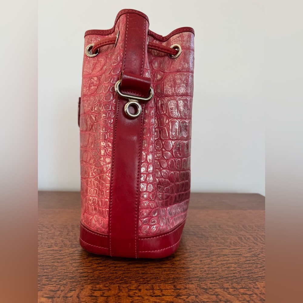 Dooney & Bourke Red/Pink Metallic Croc-Embossed Bucket/Shoulder Bag - RARE - Picture 2 of 16